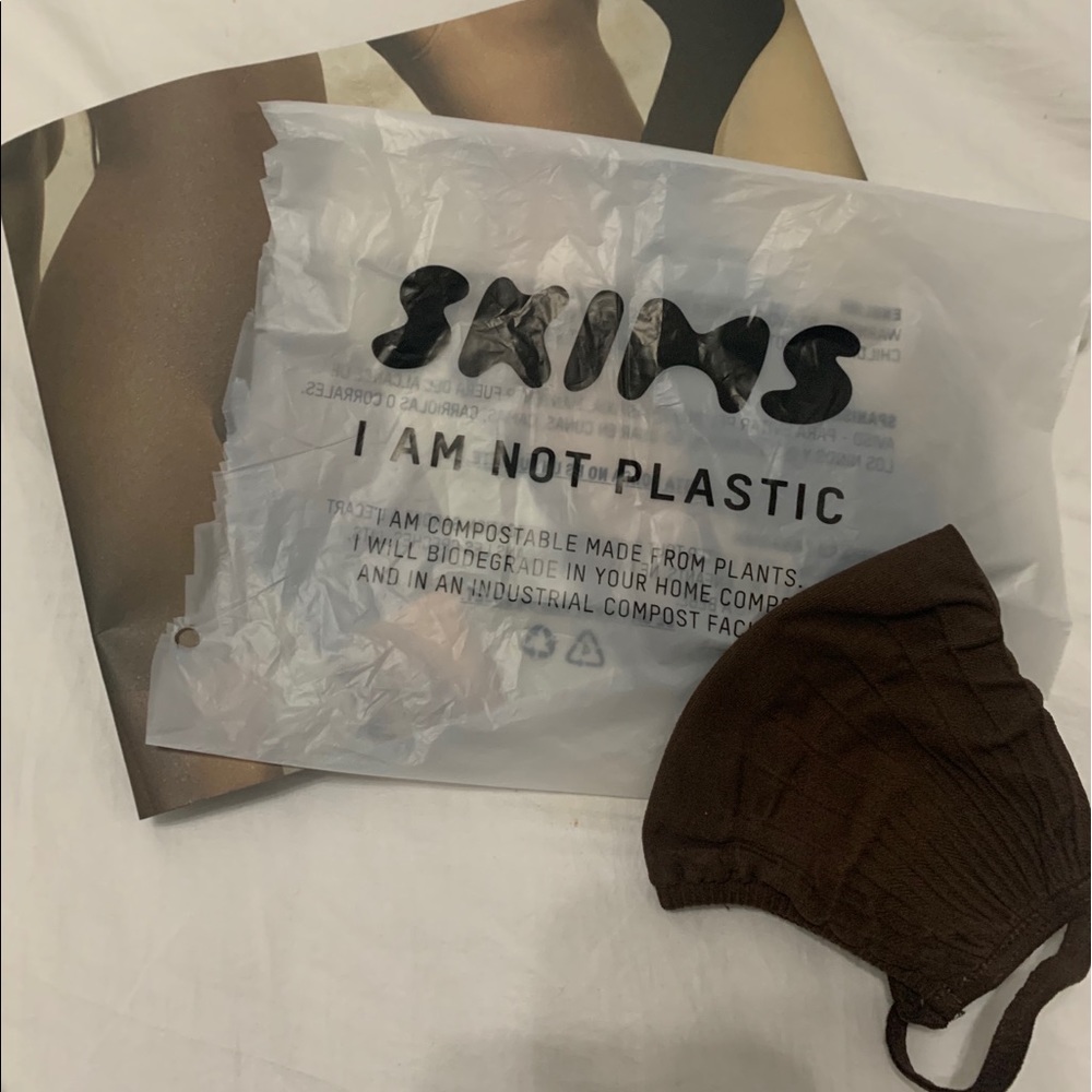 SKIMS Face Mask - COCOA